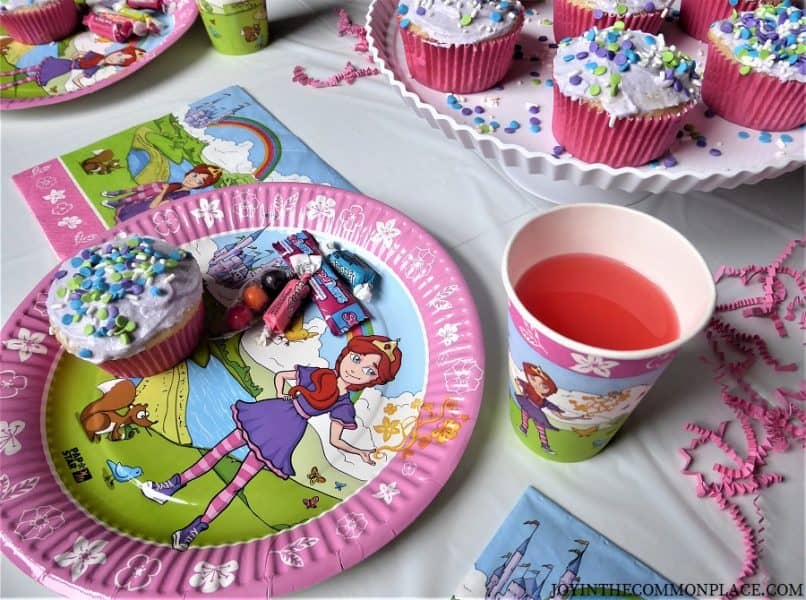 Magic Xperience Plates, Cups, and Napkins