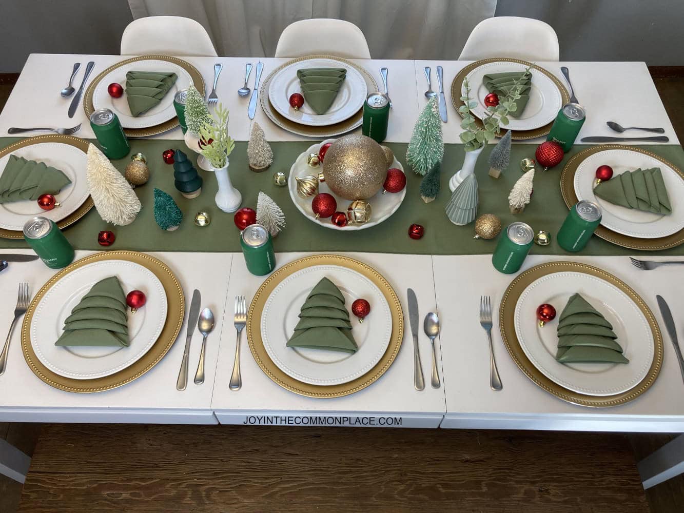 Classic Green & Red Christmas Tablescape