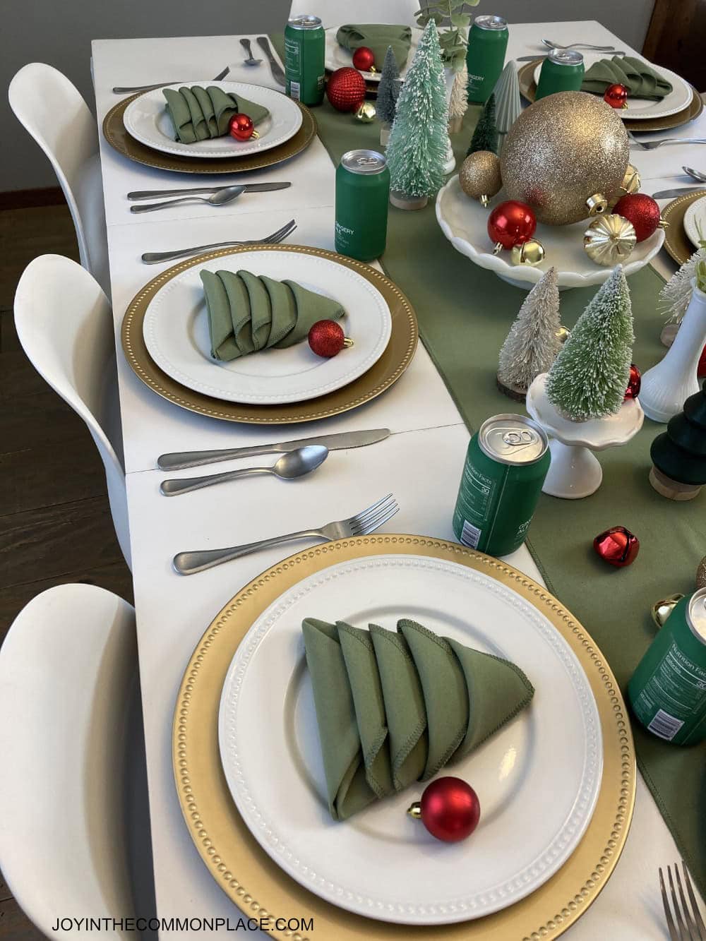 Classic Green & Red Christmas Tablescape